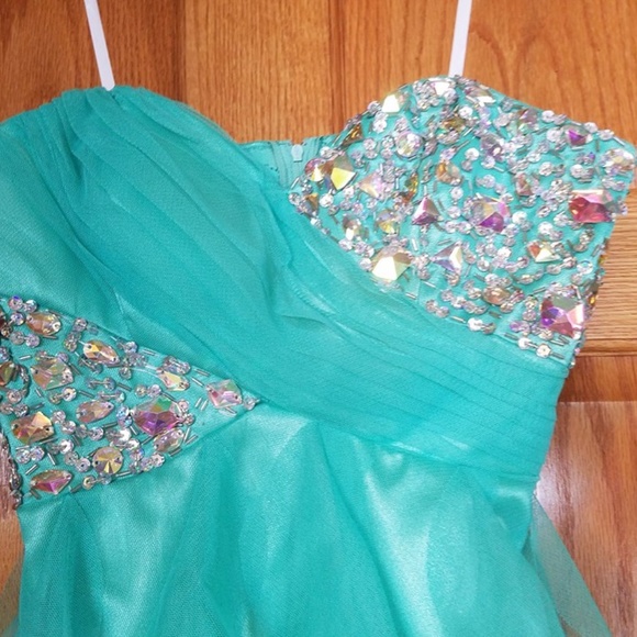 Green Formal Dress - Picture 2 of 2